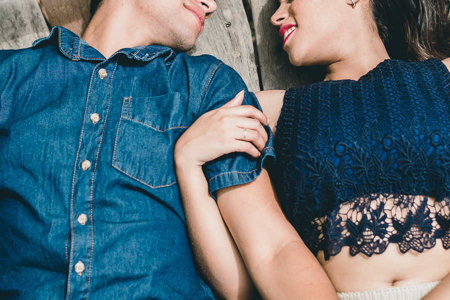 CASAL ALEGRE -CASAL SE OLHANDO - CASAL ABRAÇADO - CASAL JUNTOS - CASAL NA PRAIA - CASAL APAIXONADO - CASAL FELIZ - CASAL - PRAIA - CASAL APAIXONADO - CASAL FELIZ - CASAL 