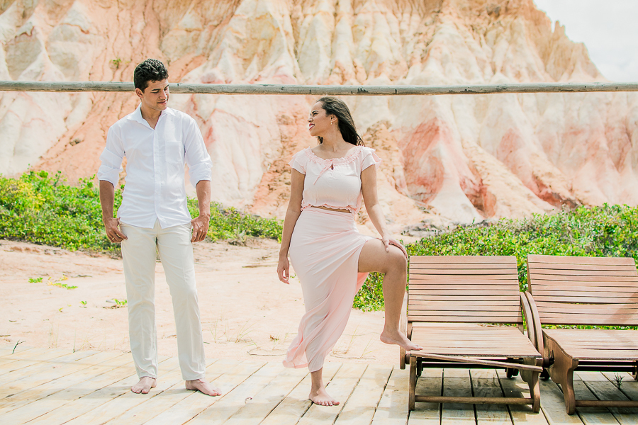 CASAL ALEGRE -CASAL SE OLHANDO - CASAL ABRAÇADO - CASAL JUNTOS - CASAL NA PRAIA - CASAL APAIXONADO - CASAL FELIZ - CASAL - PRAIA - CASAL APAIXONADO - CASAL FELIZ - CASAL 