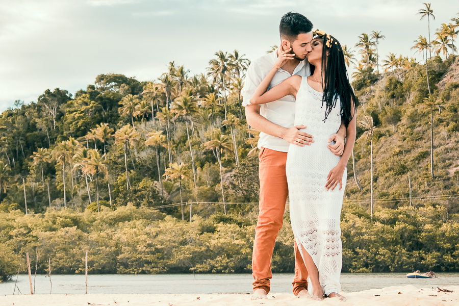 CASAL ALEGRE -CASAL SE OLHANDO - CASAL ABRAÇADO - CASAL JUNTOS - CASAL NA PRAIA - CASAL APAIXONADO - CASAL FELIZ - CASAL - PRAIA - CASAL APAIXONADO - CASAL FELIZ - CASAL
