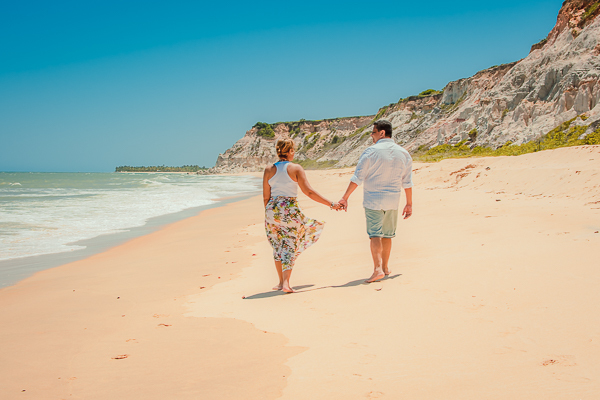 ensaio de casal - praia - casal apaixonado -ensaio criativo - ensaio romântico