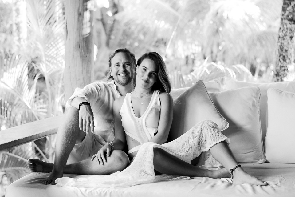 ensaio de casal na praia  trancoso - casamento trancoso - casamento arraial dajuda - casal sorrindo - cerimonialista trancoso - cerimonial arraial dajuda - fotografo em trancoso - fotografo em porto seguro