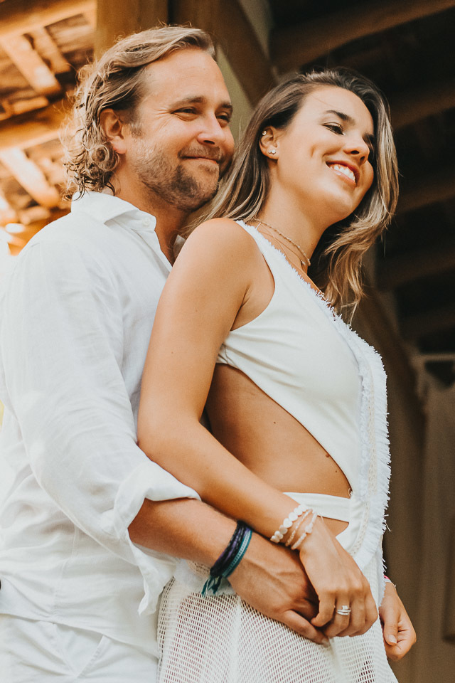 ensaio de casal na praia  trancoso - casamento trancoso - casamento arraial dajuda - casal sorrindo - cerimonialista trancoso - cerimonial arraial dajuda - fotografo em trancoso - fotografo em porto seguro
