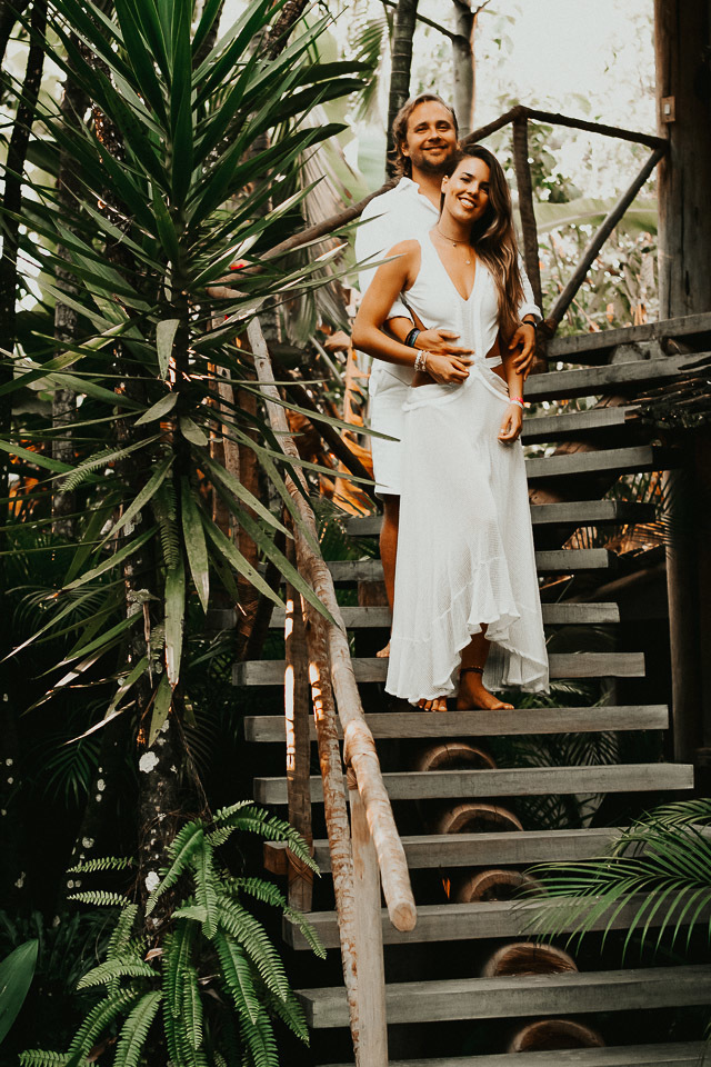 ensaio de casal na praia  trancoso - casamento trancoso - casamento arraial dajuda - casal sorrindo - cerimonialista trancoso - cerimonial arraial dajuda - fotografo em trancoso - fotografo em porto seguro
