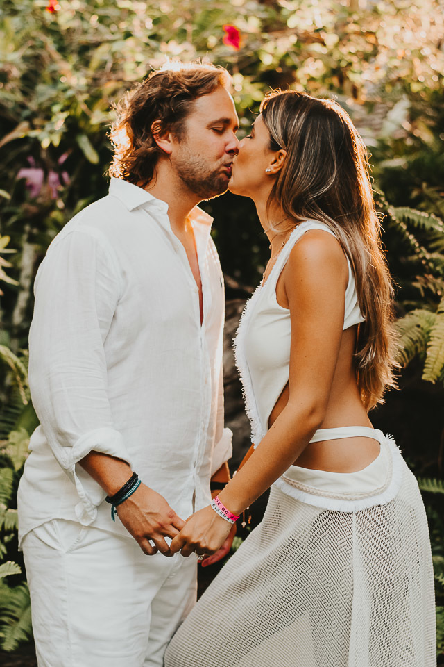 ensaio de casal na praia  trancoso - casamento trancoso - casamento arraial dajuda - casal sorrindo - cerimonialista trancoso - cerimonial arraial dajuda - fotografo em trancoso - fotografo em porto seguro