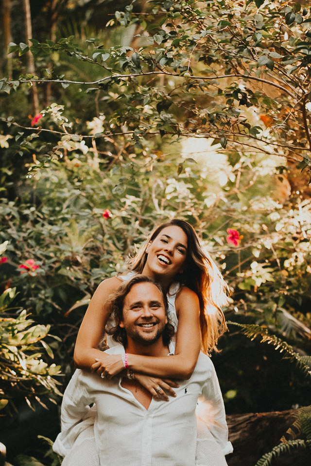 ensaio de casal na praia  trancoso - casamento trancoso - casamento arraial dajuda - casal sorrindo - cerimonialista trancoso - cerimonial arraial dajuda - fotografo em trancoso - fotografo em porto seguro