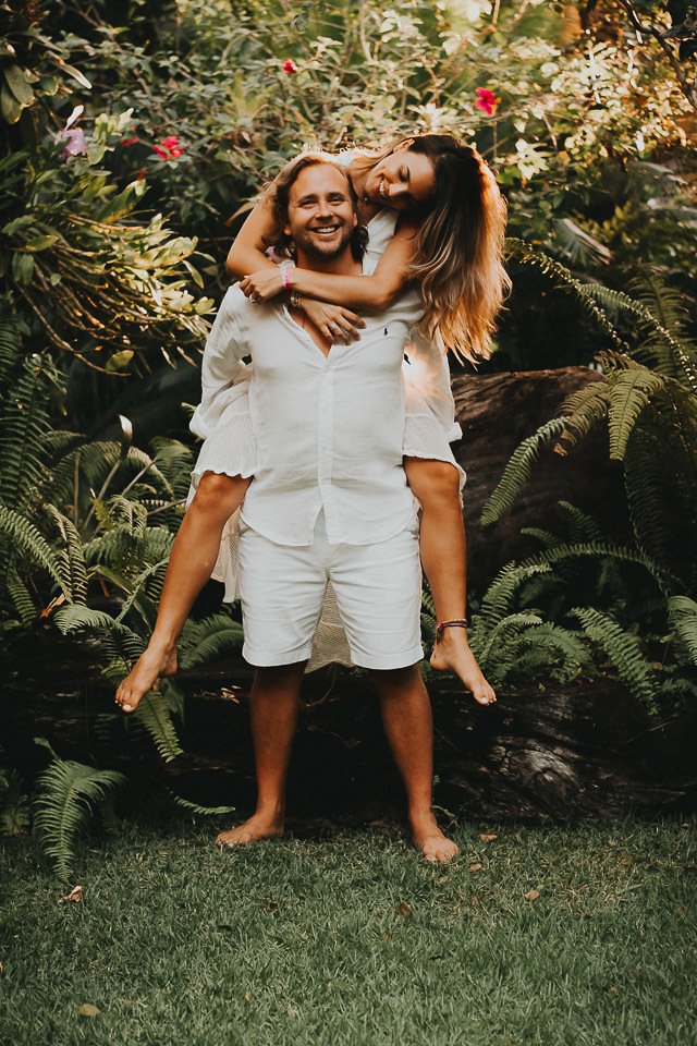 ensaio de casal na praia  trancoso - casamento trancoso - casamento arraial dajuda - casal sorrindo - cerimonialista trancoso - cerimonial arraial dajuda - fotografo em trancoso - fotografo em porto seguro