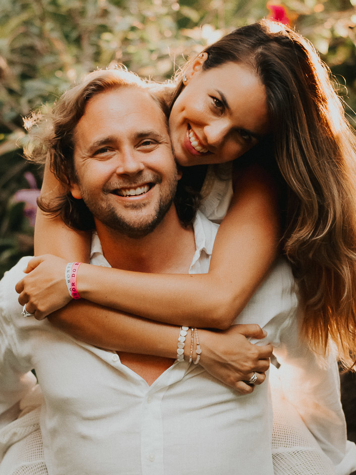 ensaio de casal na praia  trancoso - casamento trancoso - casamento arraial dajuda - casal sorrindo - cerimonialista trancoso - cerimonial arraial dajuda - fotografo em trancoso - fotografo em porto seguro