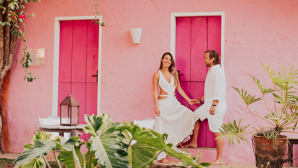 ensaio de casal na praia  trancoso - casamento trancoso - casamento arraial dajuda - casal sorrindo - cerimonialista trancoso - cerimonial arraial dajuda - fotografo em trancoso - fotografo em porto seguro