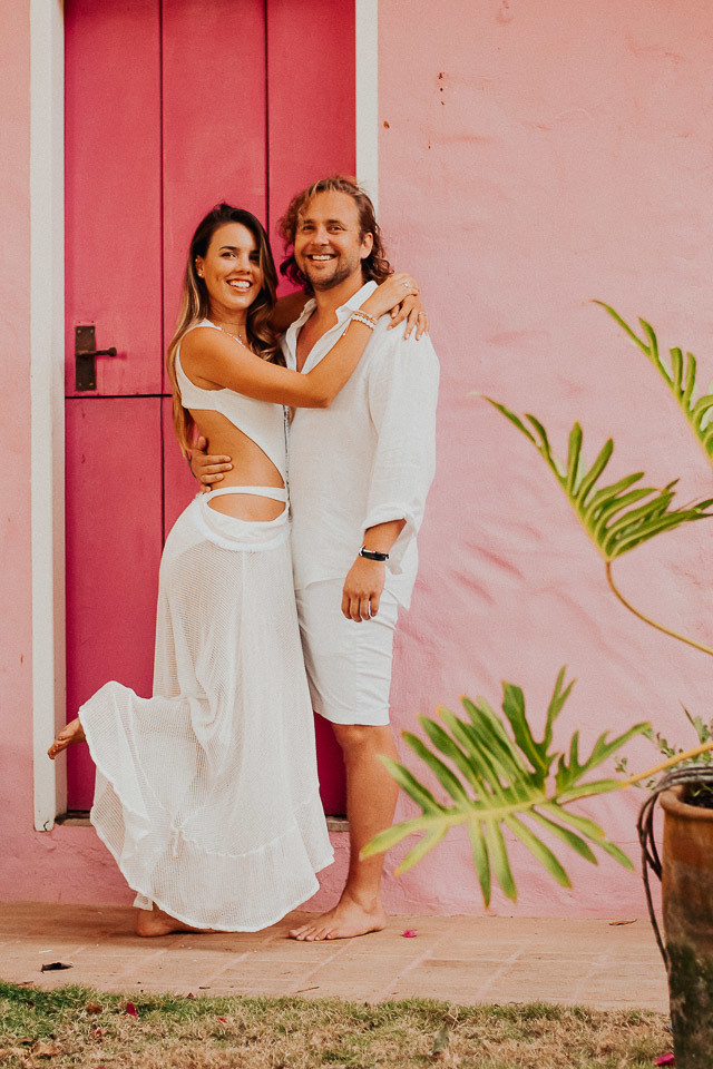 ensaio de casal na praia  trancoso - casamento trancoso - casamento arraial dajuda - casal sorrindo - cerimonialista trancoso - cerimonial arraial dajuda - fotografo em trancoso - fotografo em porto seguro