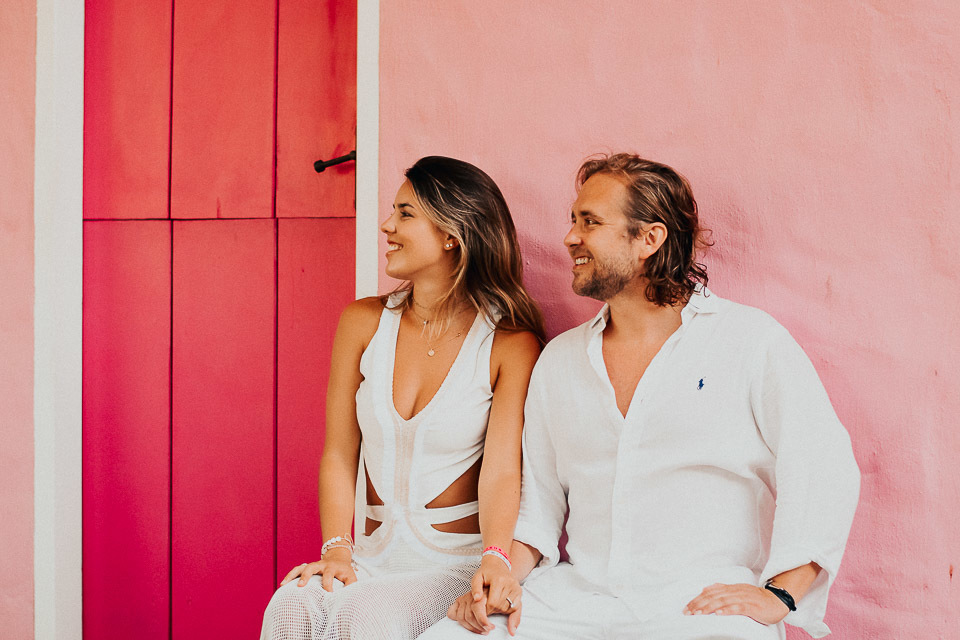 ensaio de casal na praia  trancoso - casamento trancoso - casamento arraial dajuda - casal sorrindo - cerimonialista trancoso - cerimonial arraial dajuda - fotografo em trancoso - fotografo em porto seguro