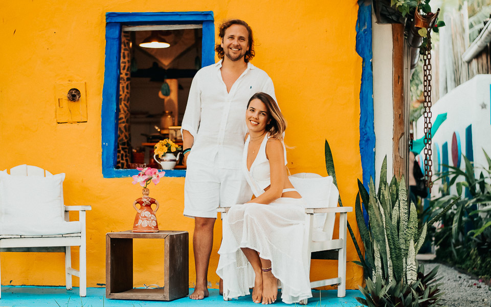 ensaio de casal na praia  trancoso - casamento trancoso - casamento arraial dajuda - casal sorrindo - cerimonialista trancoso - cerimonial arraial dajuda - fotografo em trancoso - fotografo em porto seguro