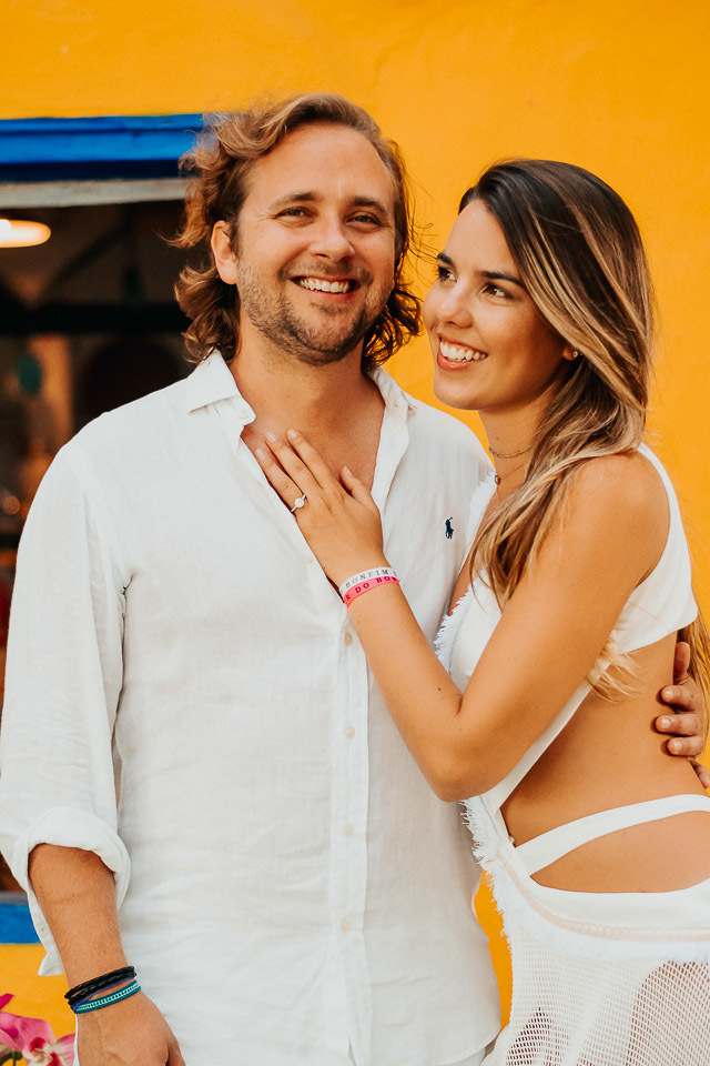 ensaio de casal na praia  trancoso - casamento trancoso - casamento arraial dajuda - casal sorrindo - cerimonialista trancoso - cerimonial arraial dajuda - fotografo em trancoso - fotografo em porto seguro
