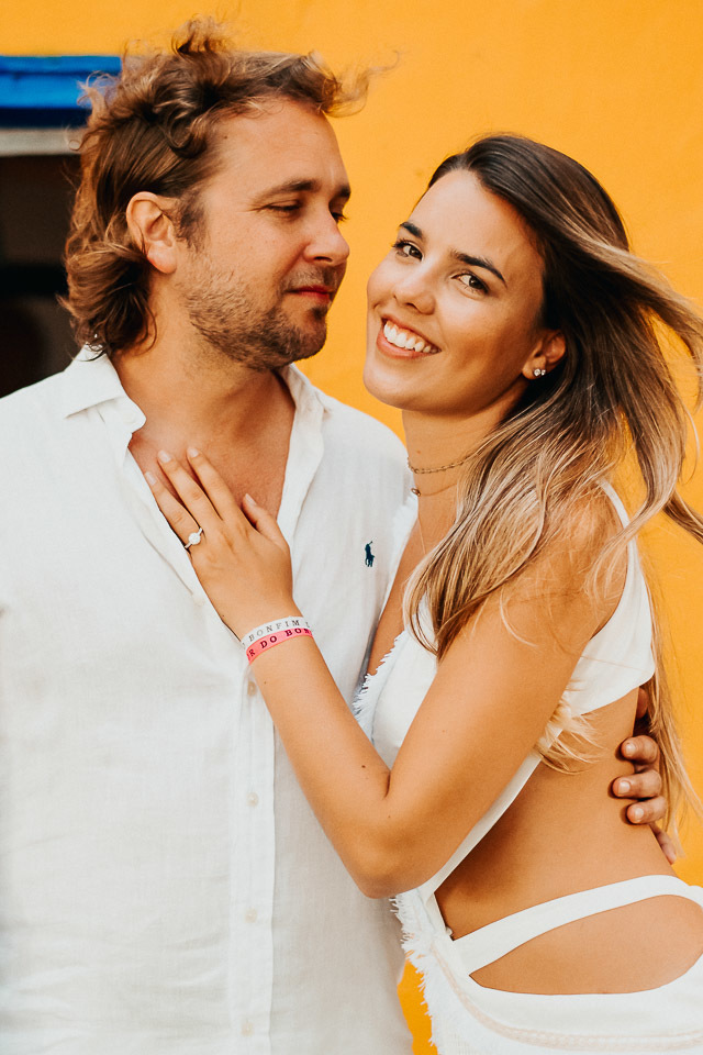 ensaio de casal na praia  trancoso - casamento trancoso - casamento arraial dajuda - casal sorrindo - cerimonialista trancoso - cerimonial arraial dajuda - fotografo em trancoso - fotografo em porto seguro