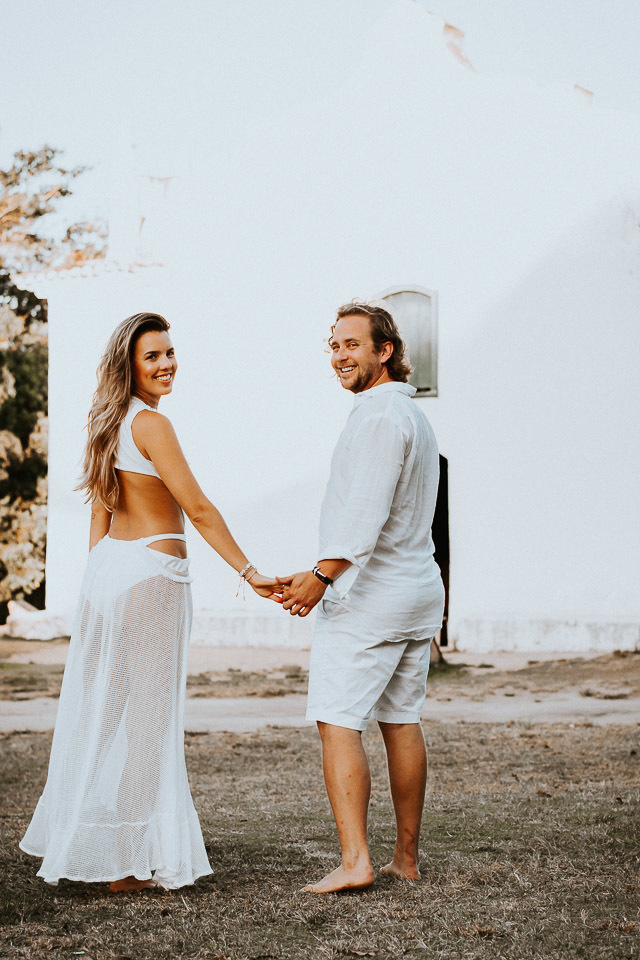 ensaio de casal na praia  trancoso - casamento trancoso - casamento arraial dajuda - casal sorrindo - cerimonialista trancoso - cerimonial arraial dajuda - fotografo em trancoso - fotografo em porto seguro