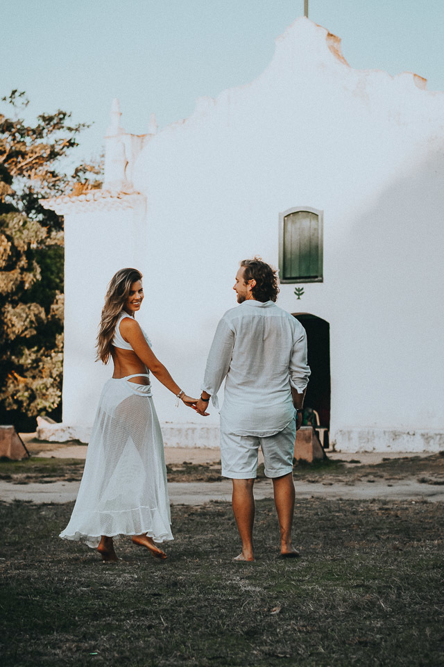 ensaio de casal na praia  trancoso - casamento trancoso - casamento arraial dajuda - casal sorrindo - cerimonialista trancoso - cerimonial arraial dajuda - fotografo em trancoso - fotografo em porto seguro