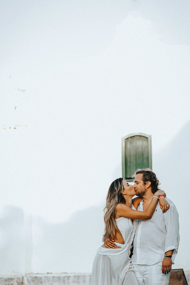 ensaio de casal na praia  trancoso - casamento trancoso - casamento arraial dajuda - casal sorrindo - cerimonialista trancoso - cerimonial arraial dajuda - fotografo em trancoso - fotografo em porto seguro