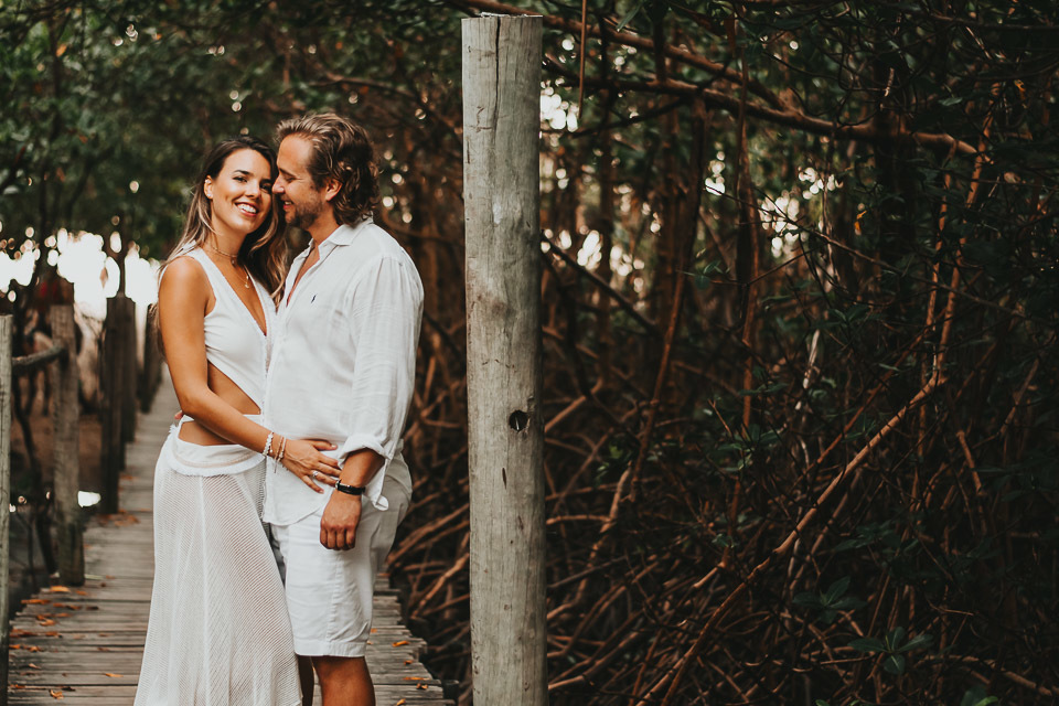 ensaio de casal na praia  trancoso - casamento trancoso - casamento arraial dajuda - casal sorrindo - cerimonialista trancoso - cerimonial arraial dajuda - fotografo em trancoso - fotografo em porto seguro