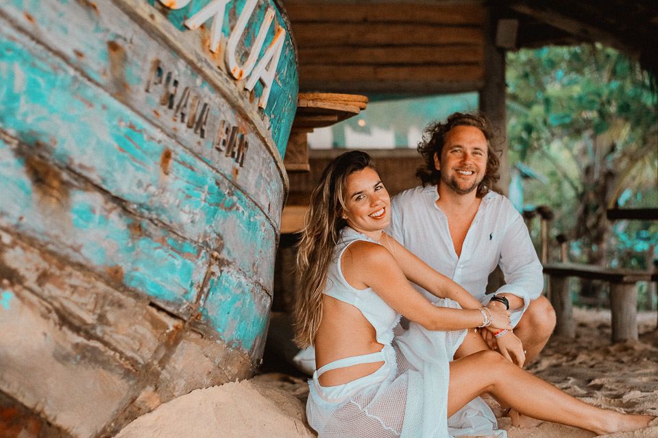 ensaio de casal na praia  trancoso - casamento trancoso - casamento arraial dajuda - casal sorrindo - cerimonialista trancoso - cerimonial arraial dajuda - fotografo em trancoso - fotografo em porto seguro