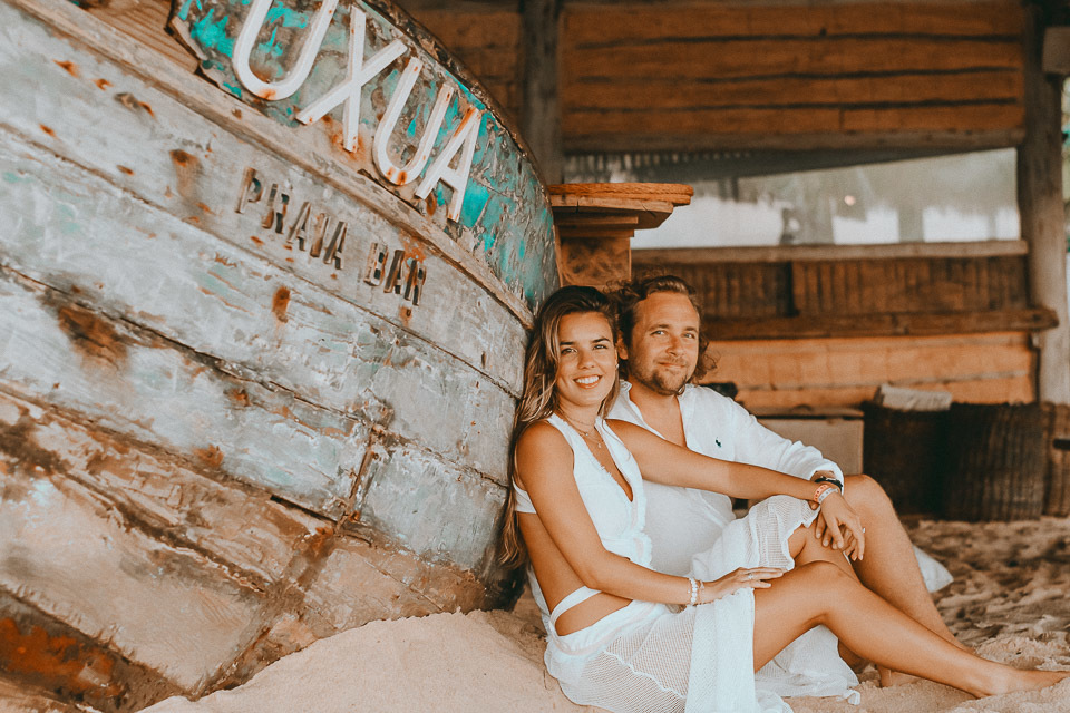 ensaio de casal na praia  trancoso - casamento trancoso - casamento arraial dajuda - casal sorrindo - cerimonialista trancoso - cerimonial arraial dajuda - fotografo em trancoso - fotografo em porto seguro