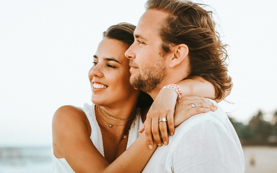 ensaio de casal na praia  trancoso - casamento trancoso - casamento arraial dajuda - casal sorrindo - cerimonialista trancoso - cerimonial arraial dajuda - fotografo em trancoso - fotografo em porto seguro