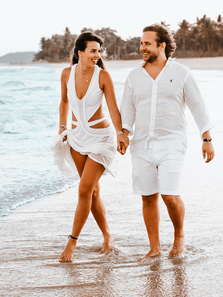 ensaio de casal na praia  trancoso - casamento trancoso - casamento arraial dajuda - casal sorrindo - cerimonialista trancoso - cerimonial arraial dajuda - fotografo em trancoso - fotografo em porto seguro
