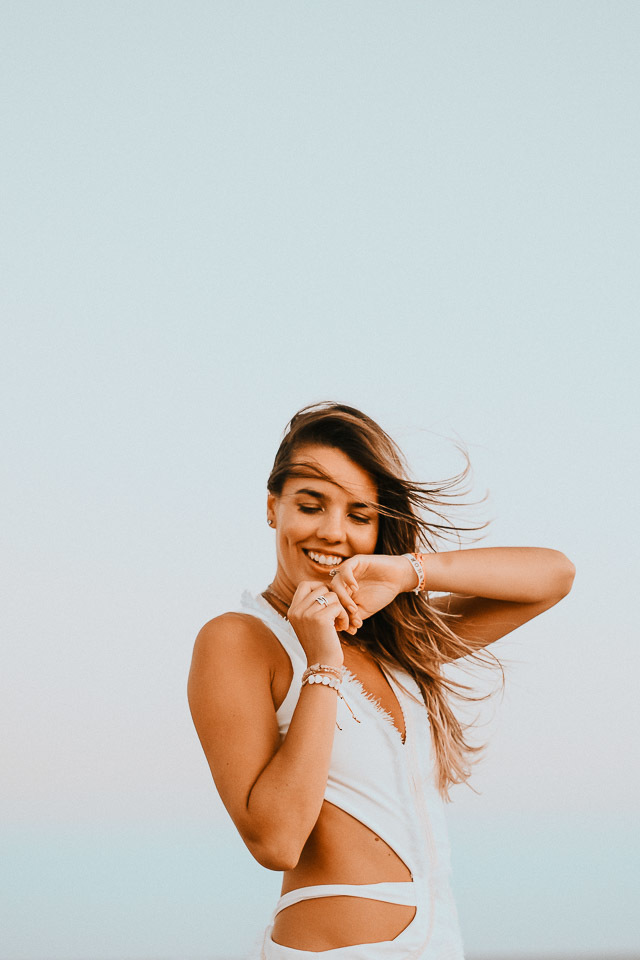 ensaio de casal na praia  trancoso - casamento trancoso - casamento arraial dajuda - casal sorrindo - cerimonialista trancoso - cerimonial arraial dajuda - fotografo em trancoso - fotografo em porto seguro
