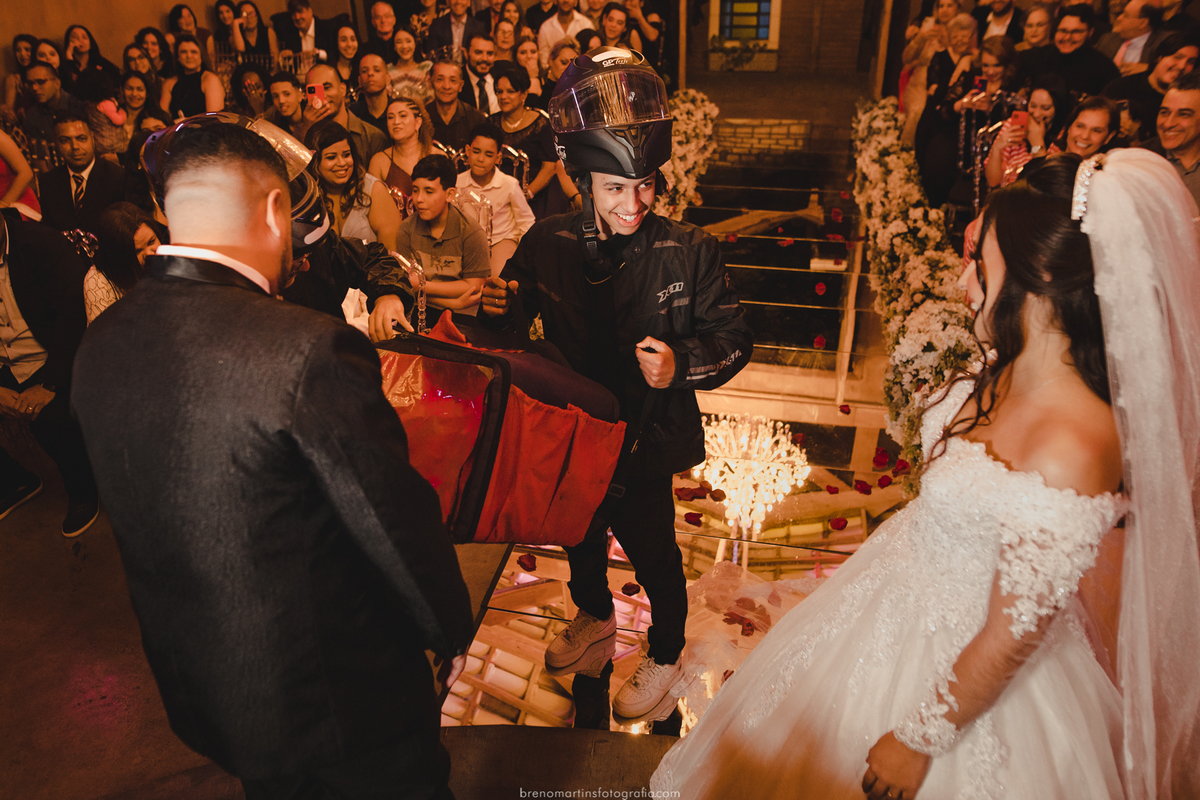 beatriz-e-henrique-casamento-cristiane-bastos-atelie-sao-bernardo-do-campo-avenida-renata-258-vila-formosa-espaco-mansao-o-casarao-breno-martins-fotografia