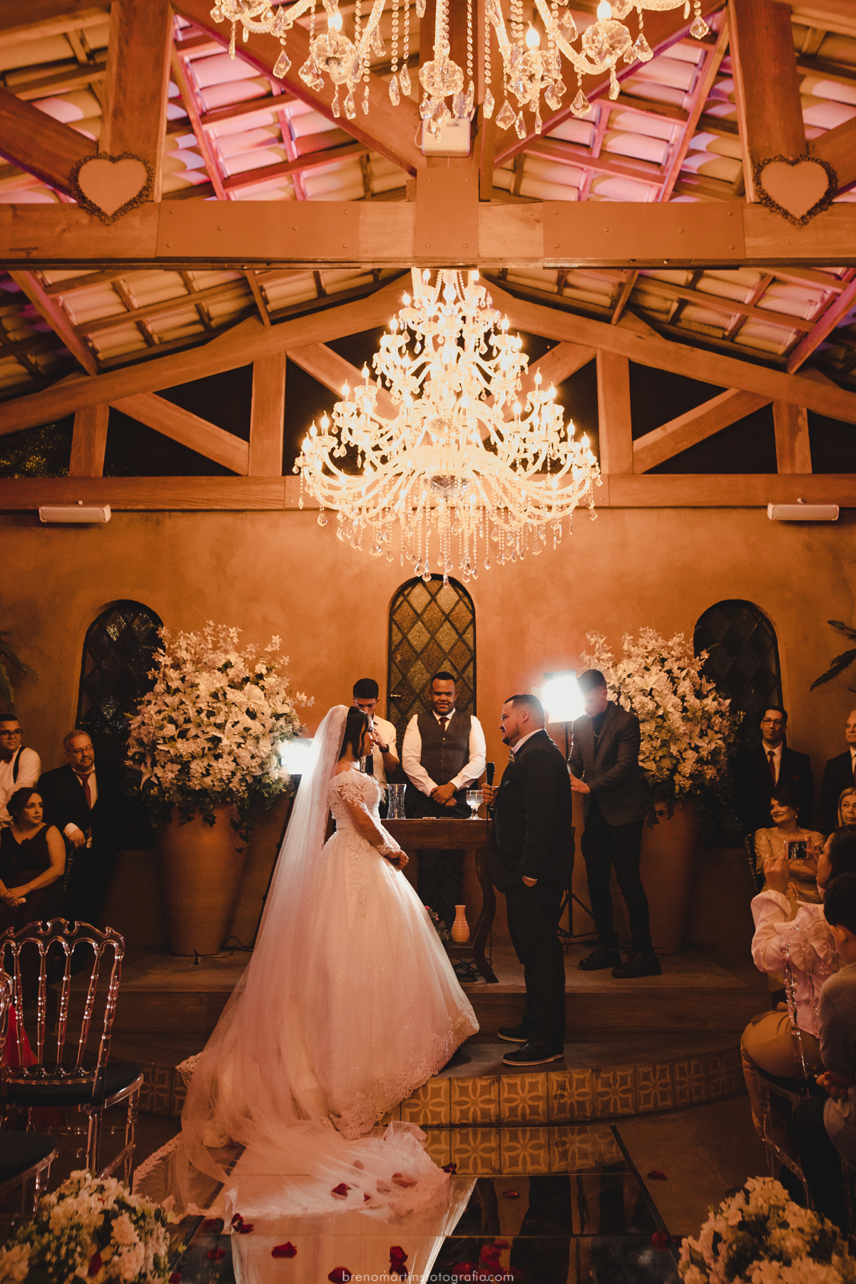 beatriz-e-henrique-casamento-cristiane-bastos-atelie-sao-bernardo-do-campo-avenida-renata-258-vila-formosa-espaco-mansao-o-casarao-breno-martins-fotografia