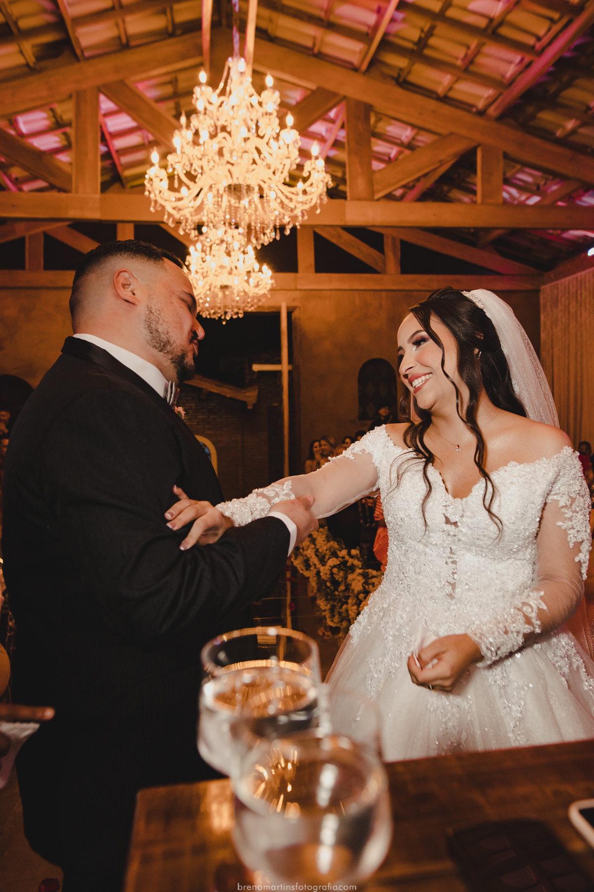 beatriz-e-henrique-casamento-cristiane-bastos-atelie-sao-bernardo-do-campo-avenida-renata-258-vila-formosa-espaco-mansao-o-casarao-breno-martins-fotografia