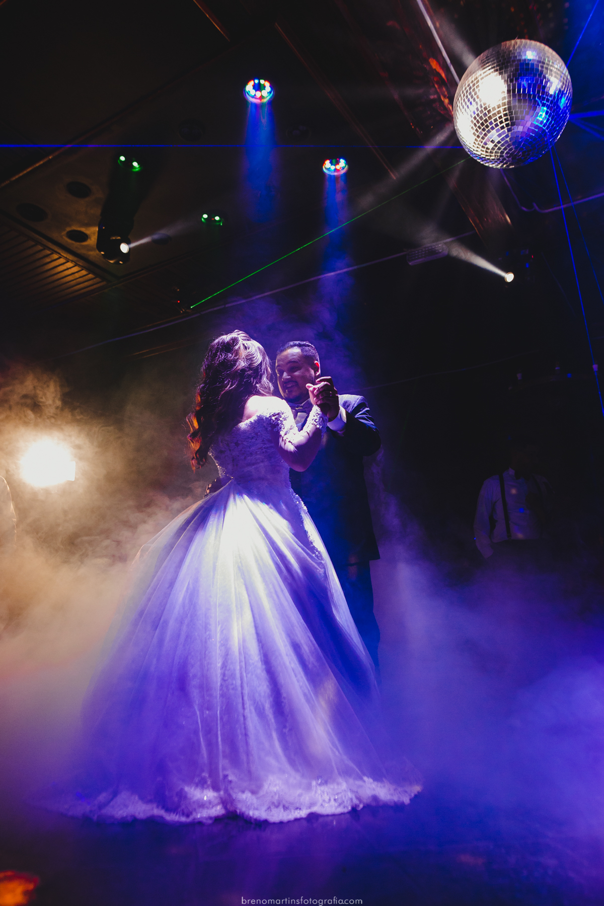 beatriz-e-henrique-casamento-cristiane-bastos-atelie-sao-bernardo-do-campo-avenida-renata-258-vila-formosa-espaco-mansao-o-casarao-breno-martins-fotografia