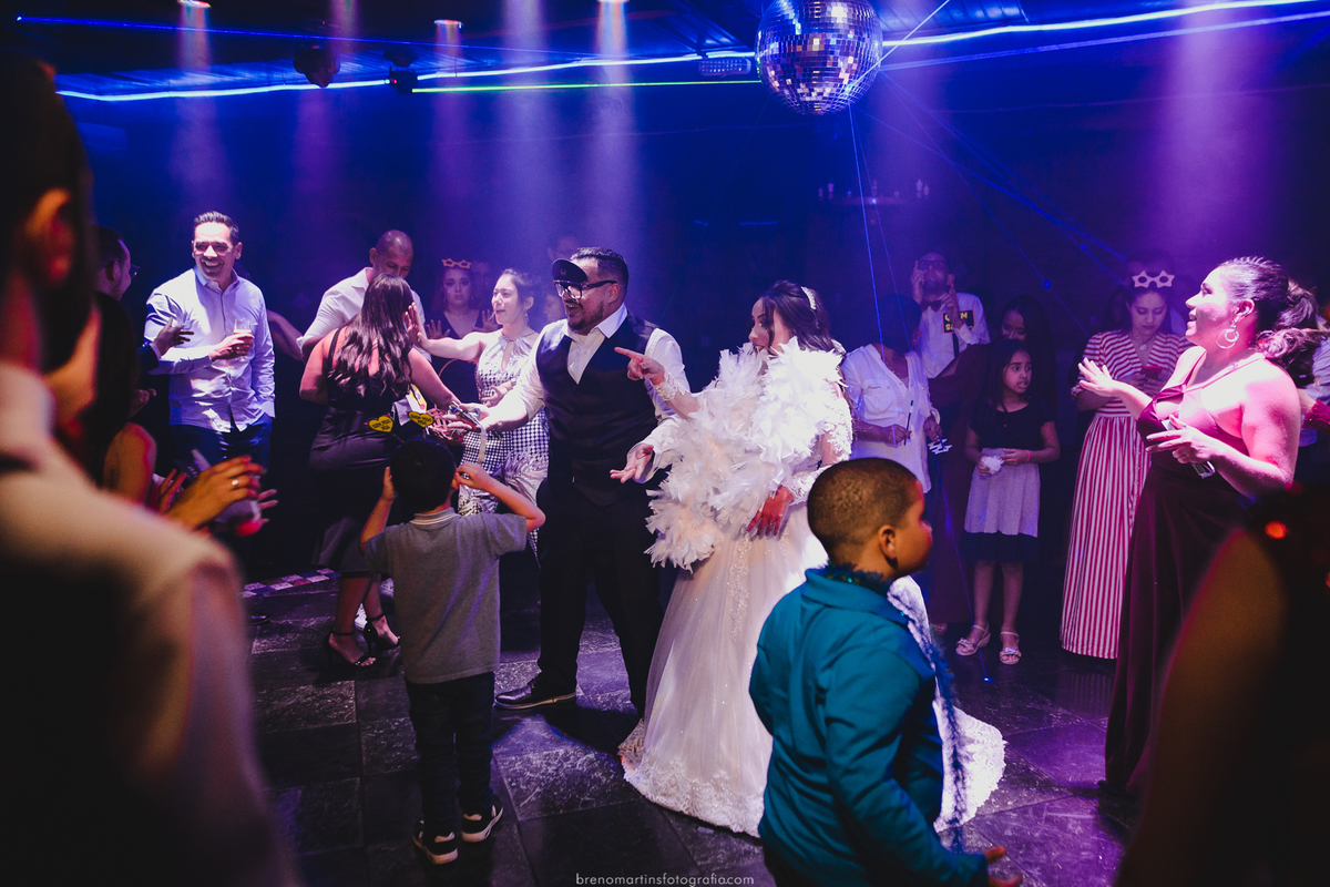 beatriz-e-henrique-casamento-cristiane-bastos-atelie-sao-bernardo-do-campo-avenida-renata-258-vila-formosa-espaco-mansao-o-casarao-breno-martins-fotografia