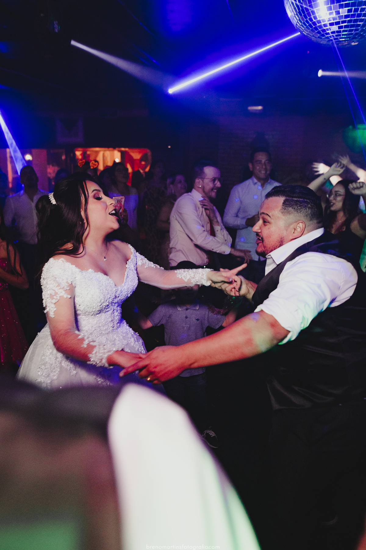 beatriz-e-henrique-casamento-cristiane-bastos-atelie-sao-bernardo-do-campo-avenida-renata-258-vila-formosa-espaco-mansao-o-casarao-breno-martins-fotografia