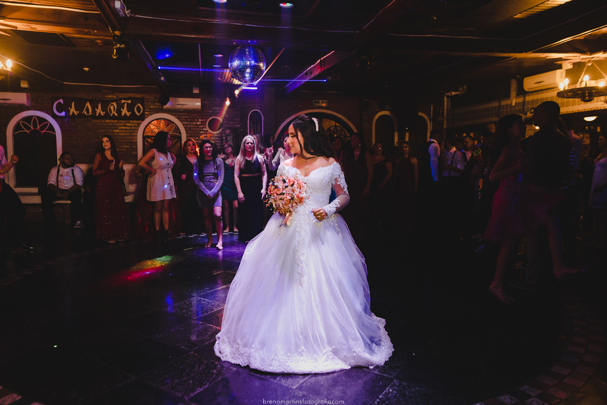 beatriz-e-henrique-casamento-cristiane-bastos-atelie-sao-bernardo-do-campo-avenida-renata-258-vila-formosa-espaco-mansao-o-casarao-breno-martins-fotografia