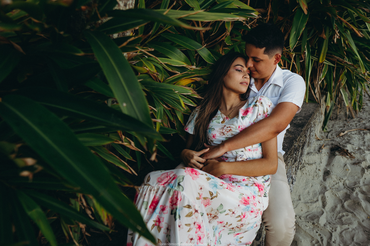 barbara-e-cristiano-pre-wedding-na-praia-de-iporanga-guaruja-pedras-na-praia-ilha-ensaio-sessao-de-fotos-casamento-na-praia-casamento-sud-templo-sud-guaruja-cachoeira-brenomartinsfoto