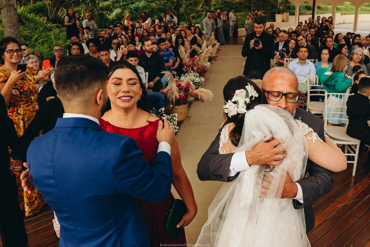 stephanie-e-victor-casamento-no-sollar-da-arvore-casamento-sud-templo-de-dia-no-campo-banda-julioemanfrimoficial-making-of-noiva-e-noivo-no-sollar-da-arvore-casamento-em-mogi-das-cruzes-brenomartinsfoto