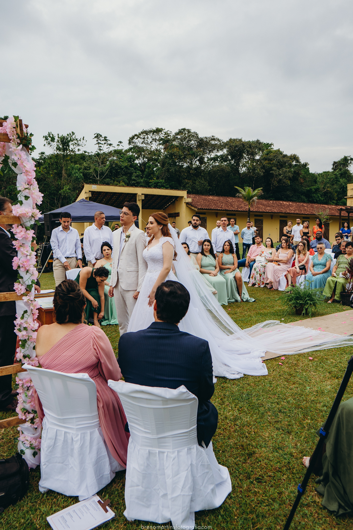 carina-e-caio-hipica-itanhaem-casamento-no-campo-brenomartinsfoto