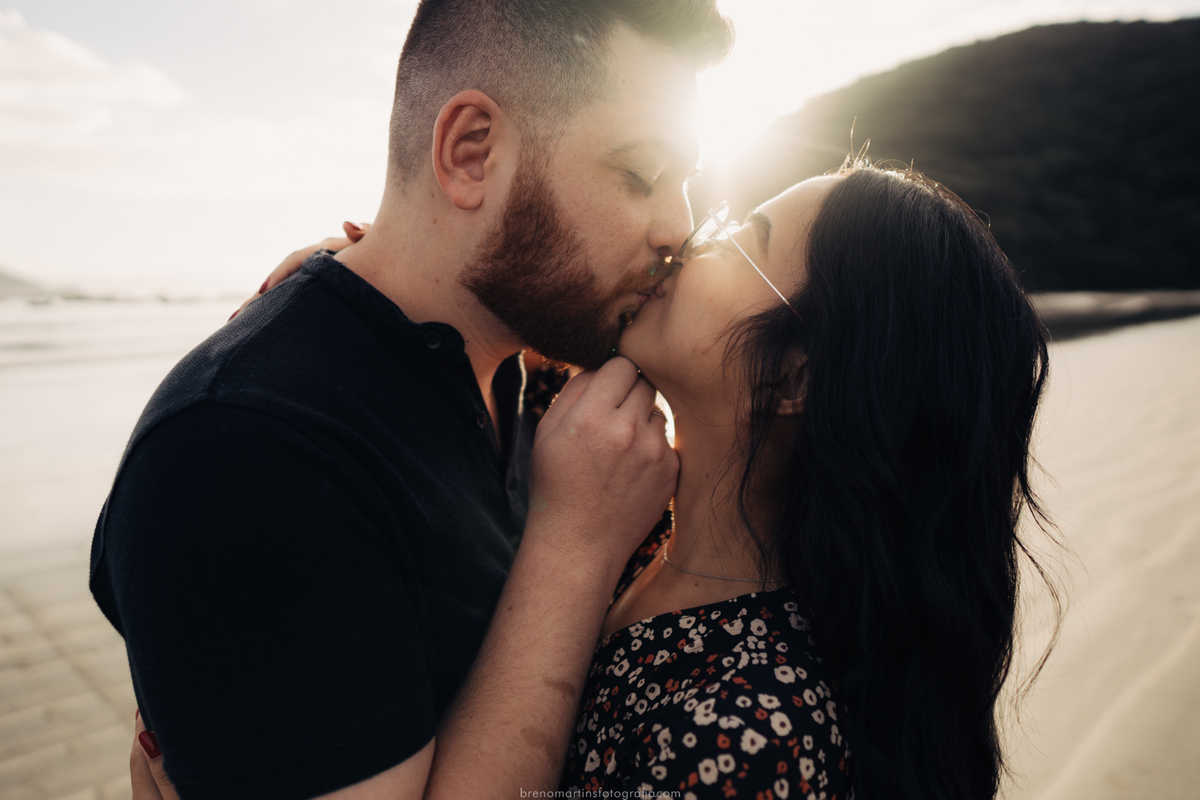 laura-e-samuel-pre-wedding-no-guaruja-ensaio-na-praia-de-sao-pedro-guaruja-sp-brenomartinsfoto-breno-martins-fotografia