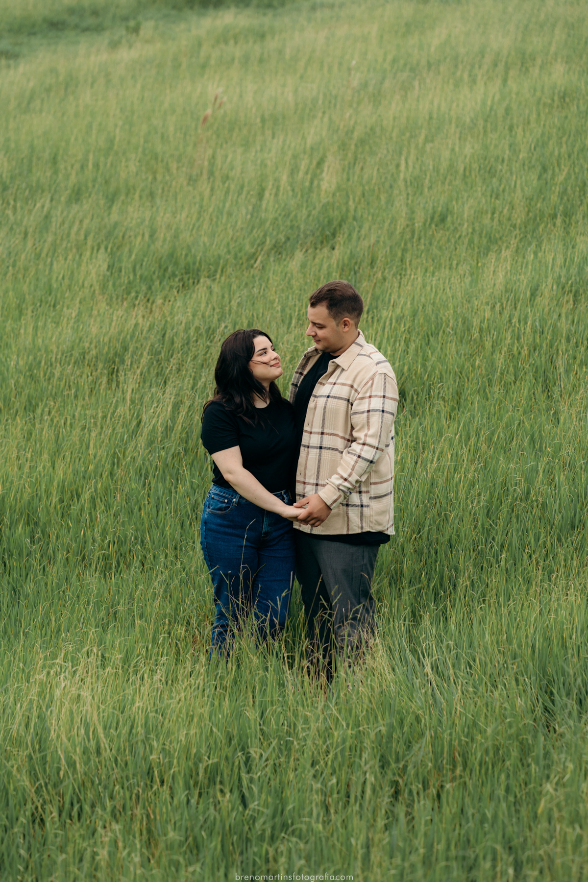 marina-e-flavio-pre-wedding-no-morro-do-capuava-em-pirapora-do-bom-jesus-brenomartinsfoto-breno-martins-fotografia 