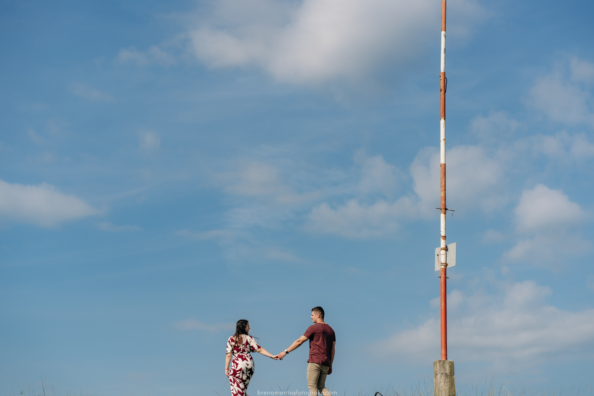 rebecca-e-victor-pre-wedding-no-morro-do-capuava-de-manha-de-tarde-brenomartinsfoto-breno-martins-fotografia-pre-wedding