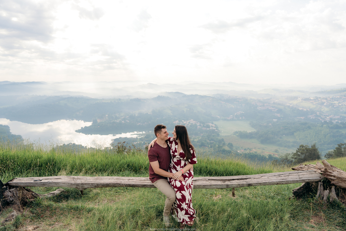 rebecca-e-victor-pre-wedding-no-morro-do-capuava-de-manha-de-tarde-brenomartinsfoto-breno-martins-fotografia-pre-wedding
