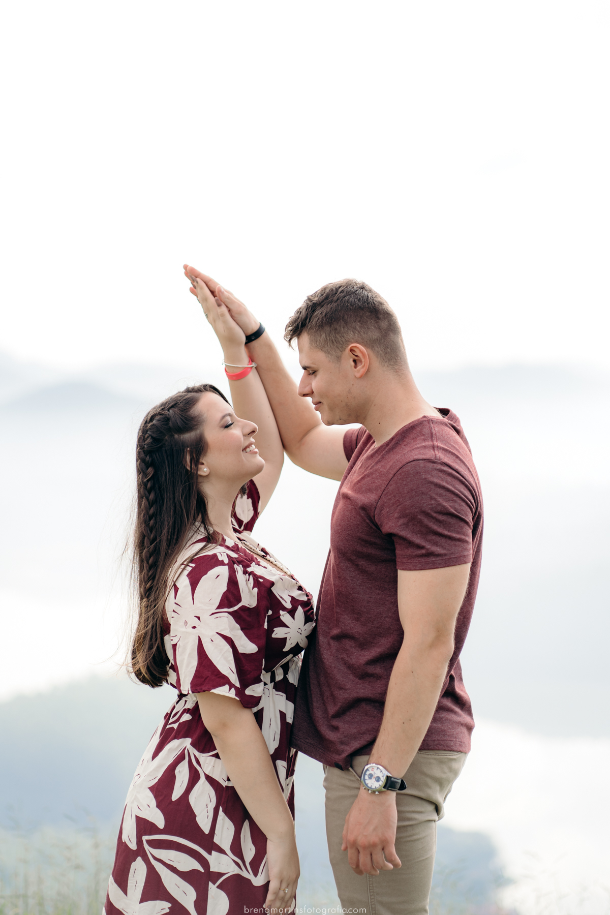 rebecca-e-victor-pre-wedding-no-morro-do-capuava-de-manha-de-tarde-brenomartinsfoto-breno-martins-fotografia-pre-wedding