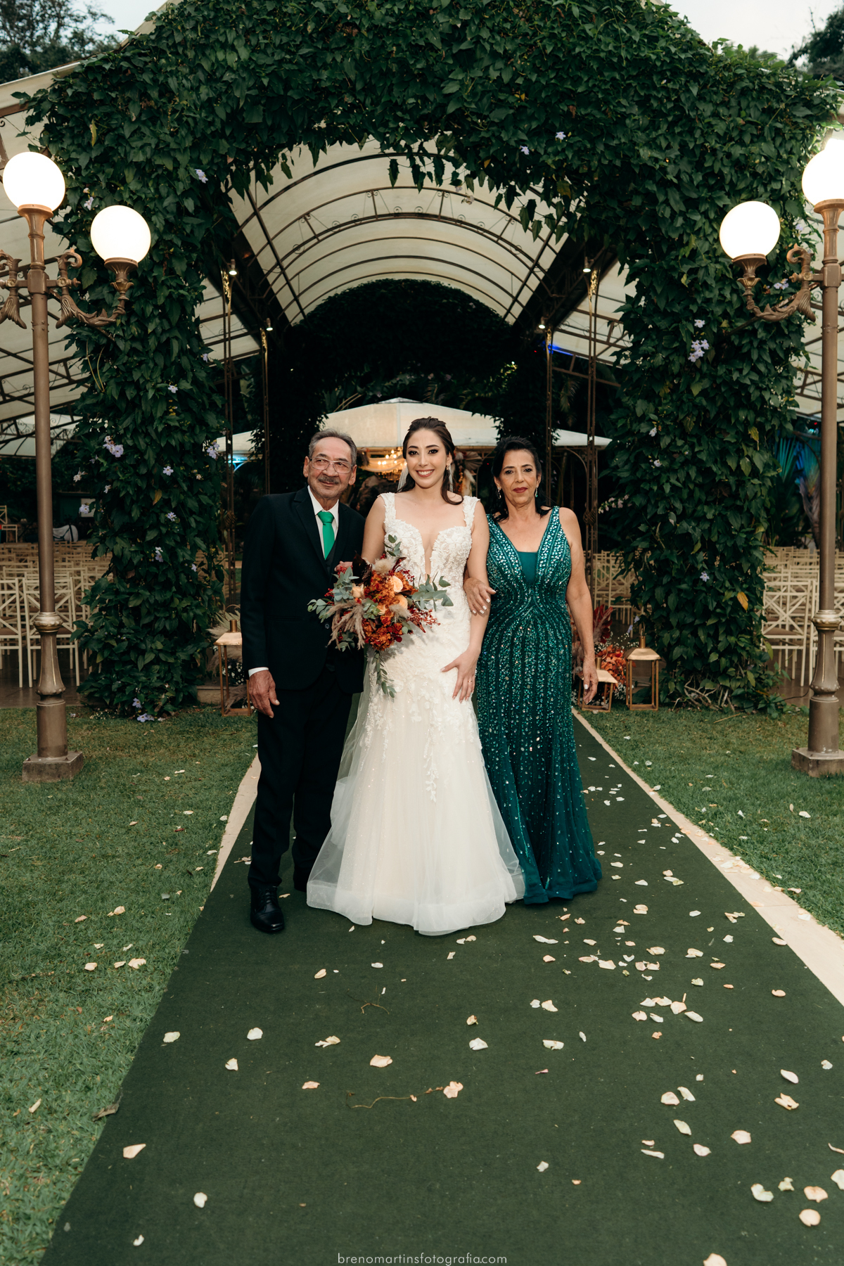 paola-e-silvio-casamento-no-espaco-ravena-garden-mairipora-sp-vestido-de-noiva-pet-no-casamento-brenomartinsfoto-breno-martins-fotografia 