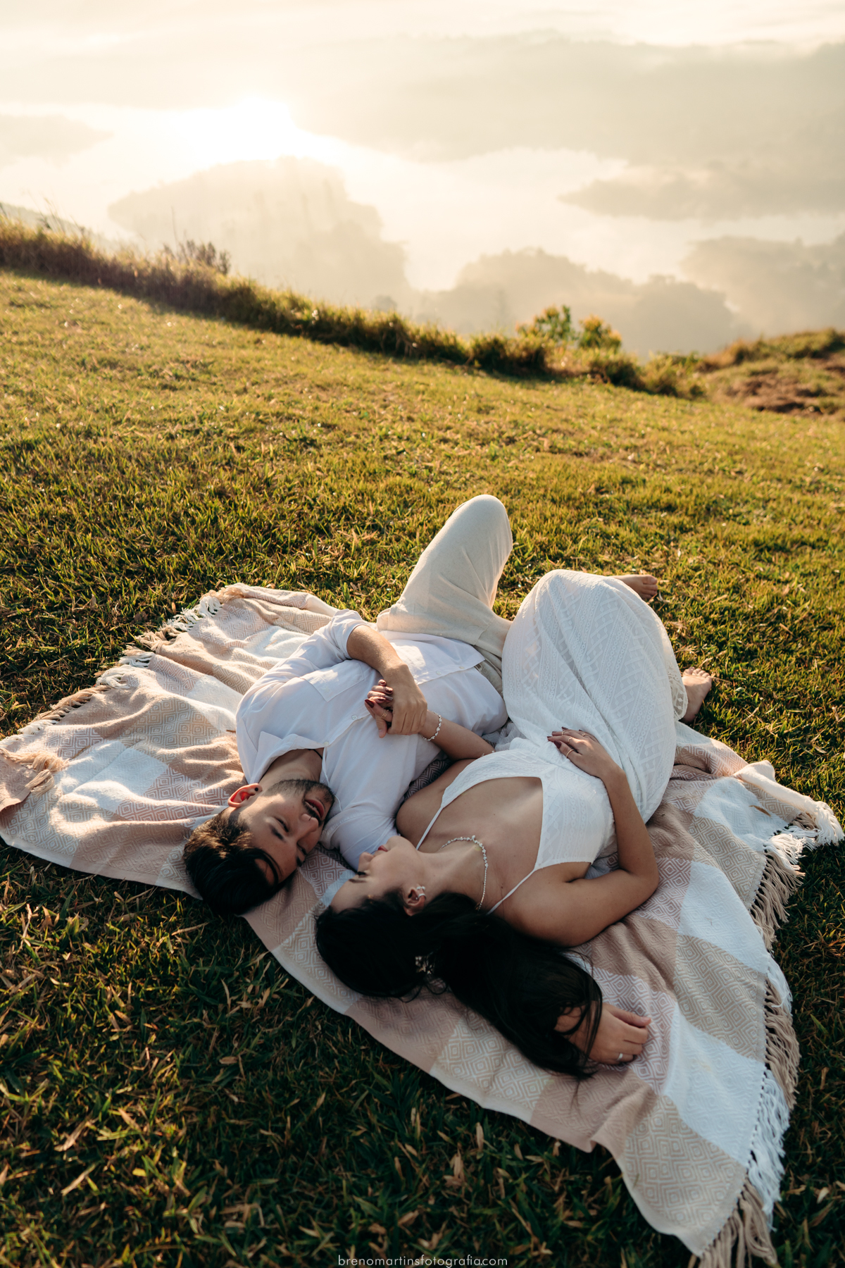 ingrid-e-matheus-pre-wedding-de-manhazinha-nascer-do-sol-pre-wedding-breno-martins-foto-morro-do-capuava