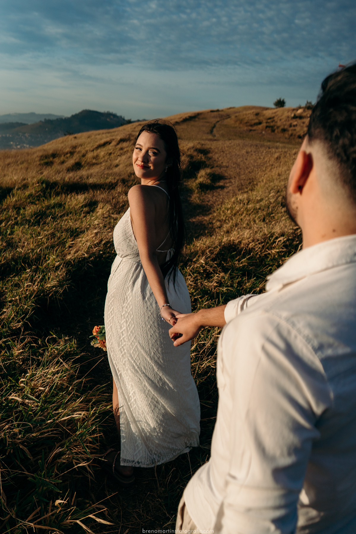 ingrid-e-matheus-pre-wedding-de-manhazinha-nascer-do-sol-pre-wedding-breno-martins-foto-morro-do-capuava