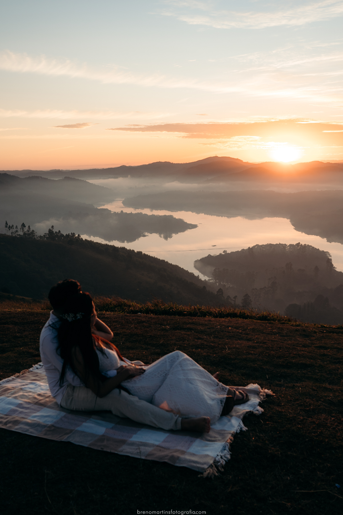 ingrid-e-matheus-pre-wedding-de-manhazinha-nascer-do-sol-pre-wedding-breno-martins-foto-morro-do-capuava