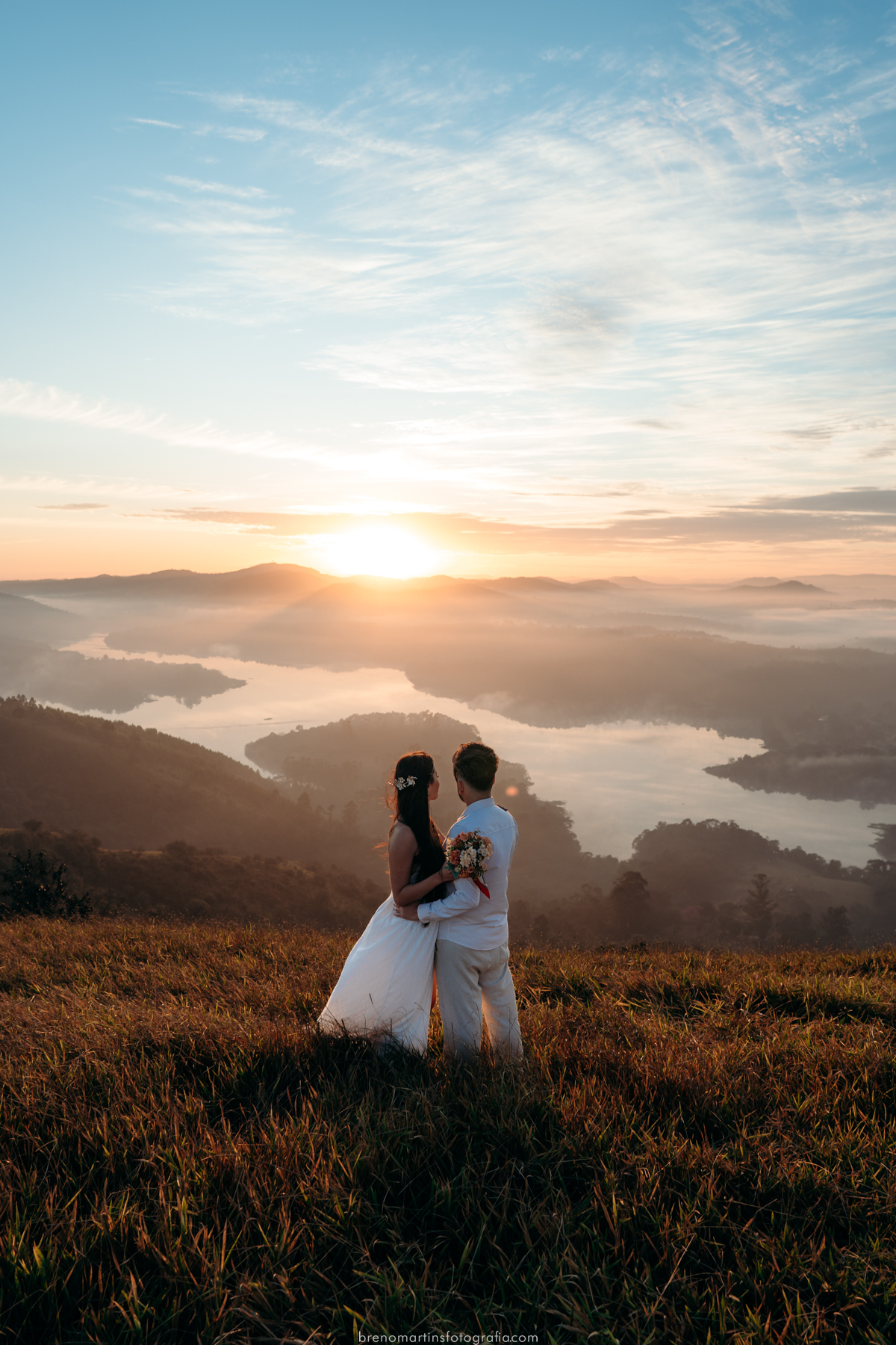 ingrid-e-matheus-pre-wedding-de-manhazinha-nascer-do-sol-pre-wedding-breno-martins-foto-morro-do-capuava