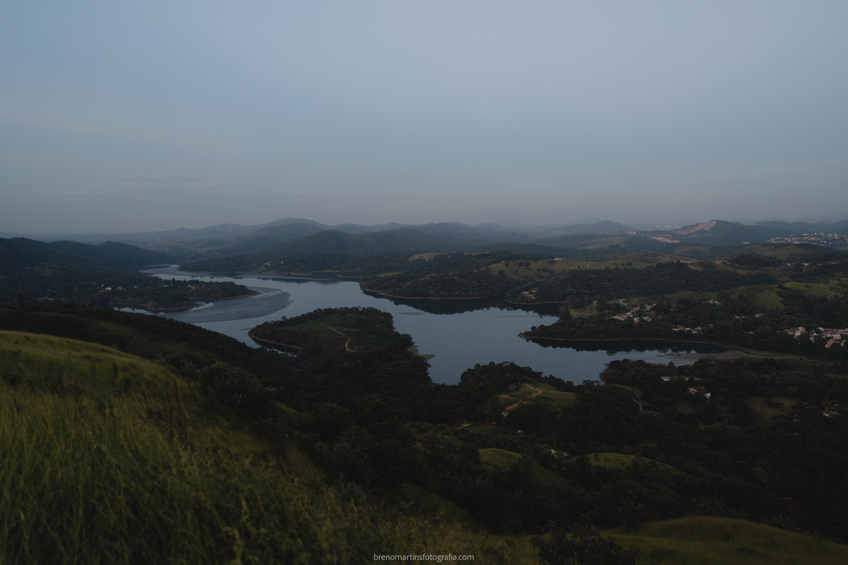 ana-laura-e-jonas-brenomartinsfoto-pre-wedding-no-morro-do-capuava-de-tarde-breno-martins-fotografia-pirapora-do-bom-jesus-pre-casamento