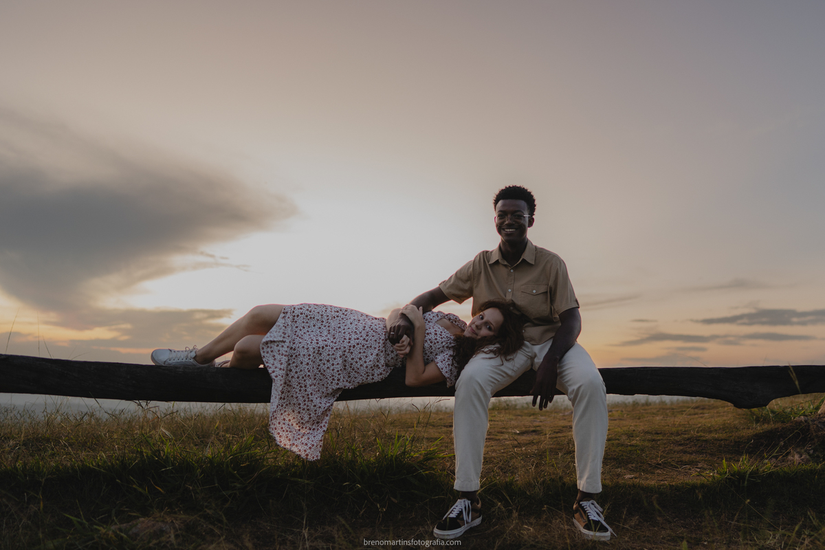 ana-laura-e-jonas-brenomartinsfoto-pre-wedding-no-morro-do-capuava-de-tarde-breno-martins-fotografia-pirapora-do-bom-jesus-pre-casamento