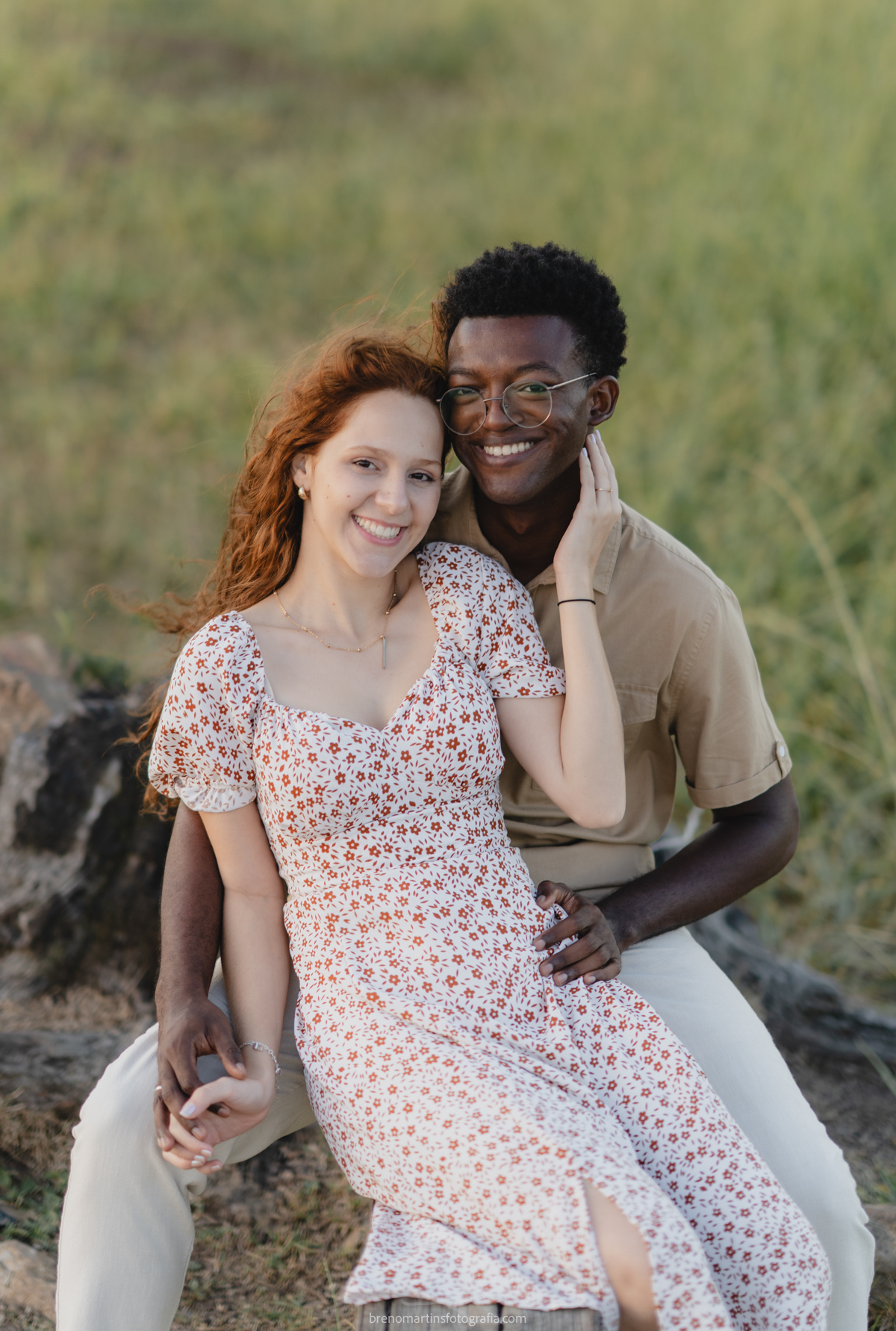 ana-laura-e-jonas-brenomartinsfoto-pre-wedding-no-morro-do-capuava-de-tarde-breno-martins-fotografia-pirapora-do-bom-jesus-pre-casamento