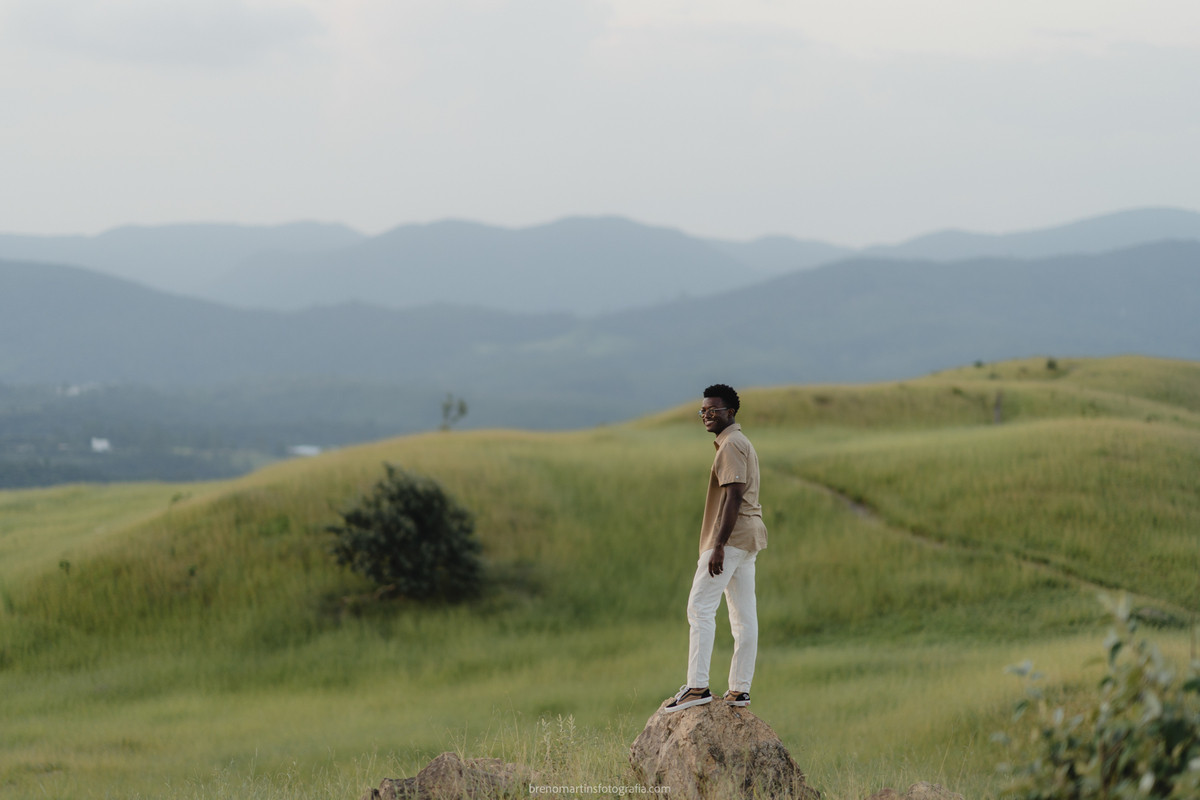 ana-laura-e-jonas-brenomartinsfoto-pre-wedding-no-morro-do-capuava-de-tarde-breno-martins-fotografia-pirapora-do-bom-jesus-pre-casamento